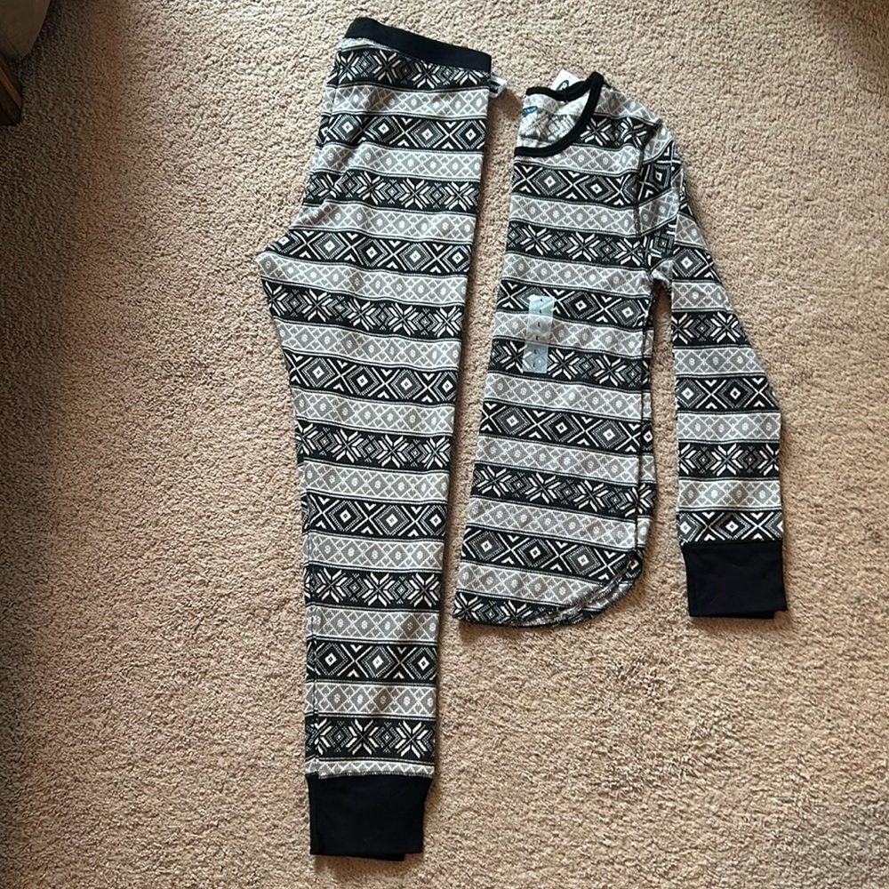 Old Navy black and white pajama set